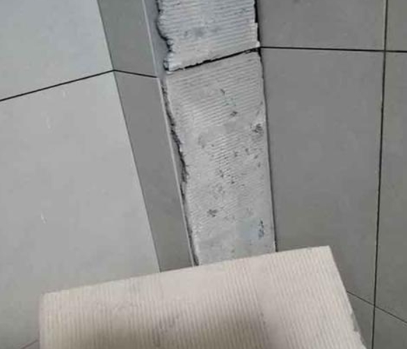 泊头瓷砖空鼓维修公司分享下厨房瓷砖脱落的补救措施。
